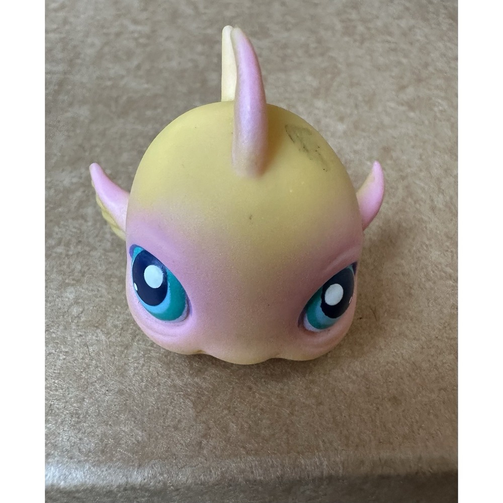 Littlest Pet Shop Fish Yellow And Pink With Blue Green Eyes - Picture 14 of 16